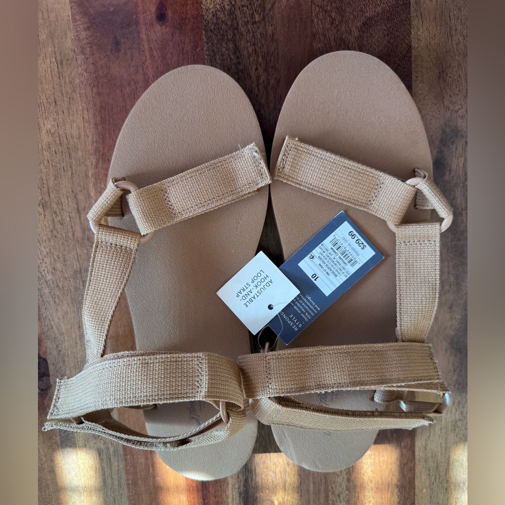 Universal Thread Beige Strappy Sandals